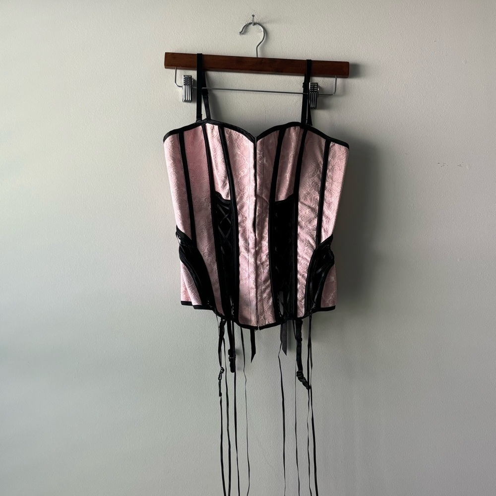 Pink and black wired corset size M/L